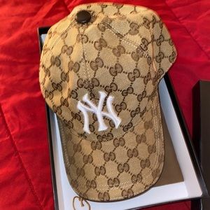 GUCCI CAVAS BASEBALL CAP